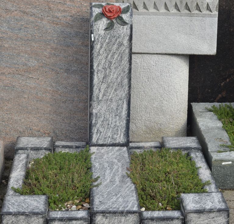 Urnengrab Naturstein steinmetz Lauer granit rose